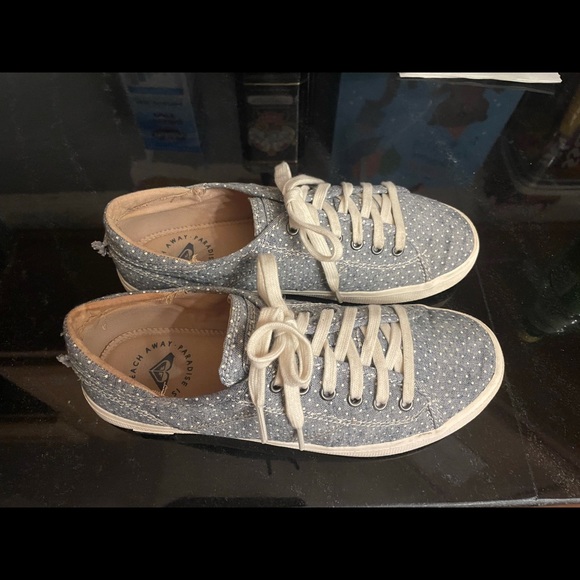 Rosy 8.5 (W) summer shoes with small polka dots.  Cute! - Picture 1 of 4